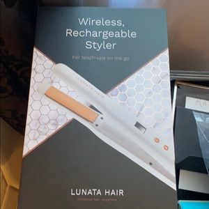 LUNATA HAIR 100% portable hair straightener